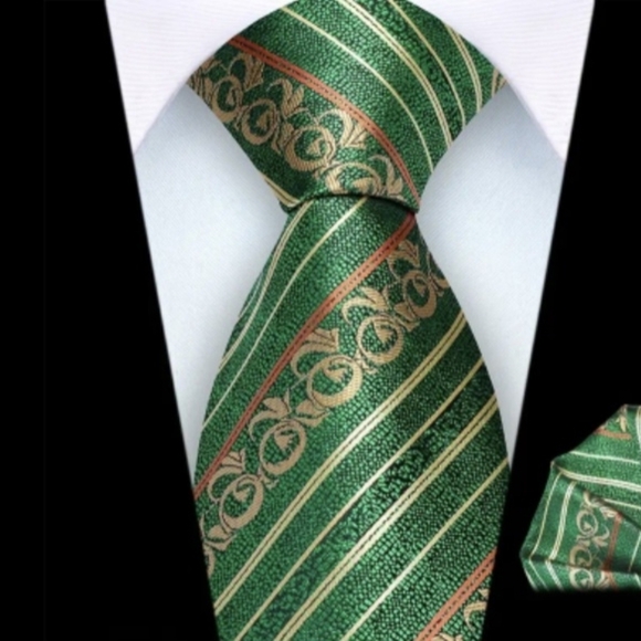 Handcrafted Luxury Fashion Necktie Necklace 📿 (Emerald City Girl) - Picture 3 of 13